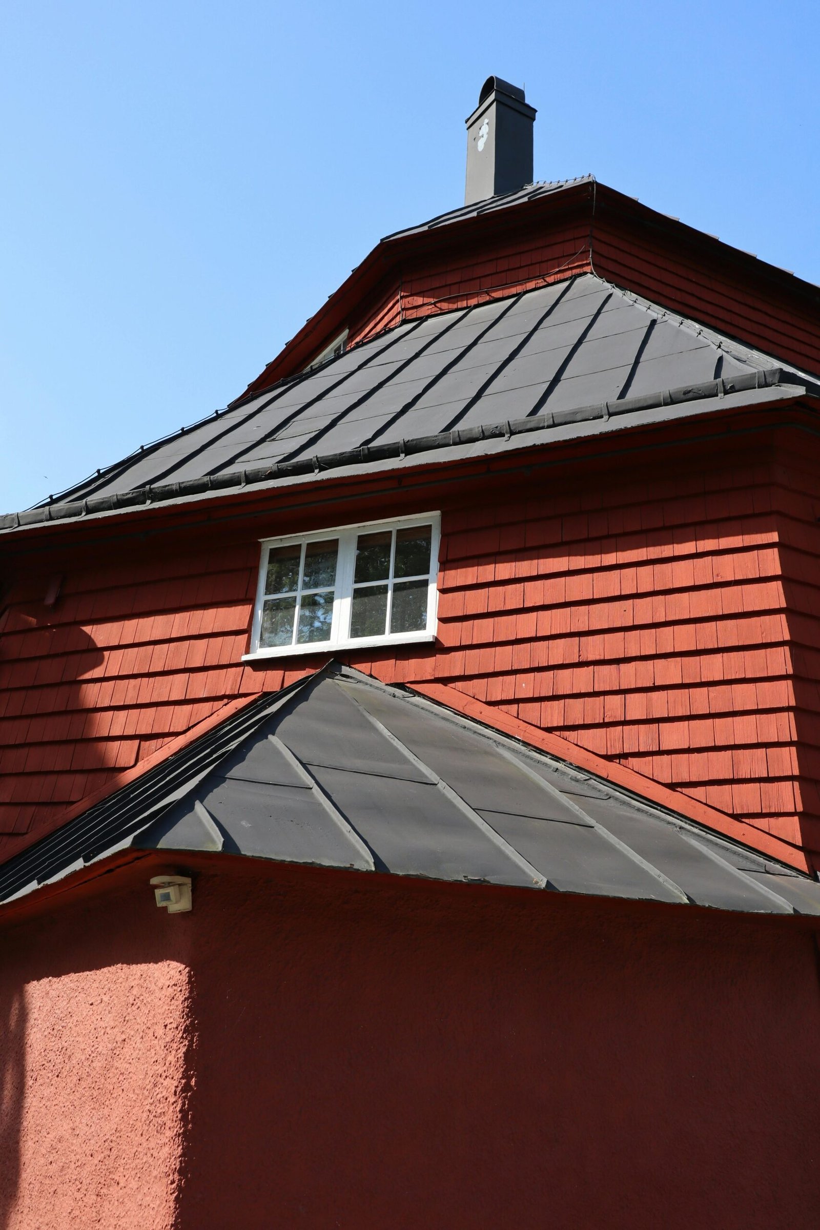 5 Questions Homeowners Should Ask Before Roof Repairs